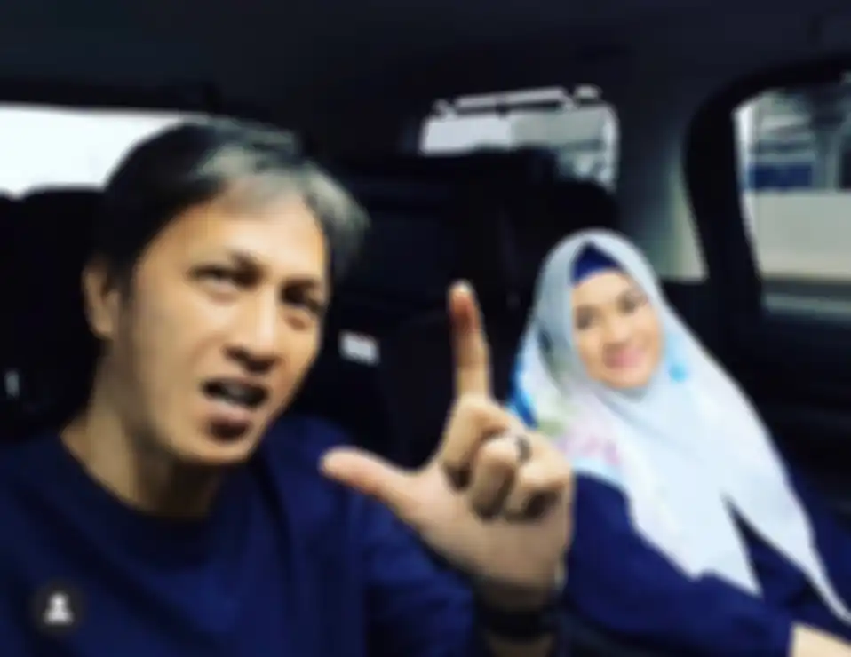 Dalam keterangan foto Ikke Nurjanah berpose bareng pria tampan itu, Evie Tamala merasa sangat kehilangan sosok tercinta.