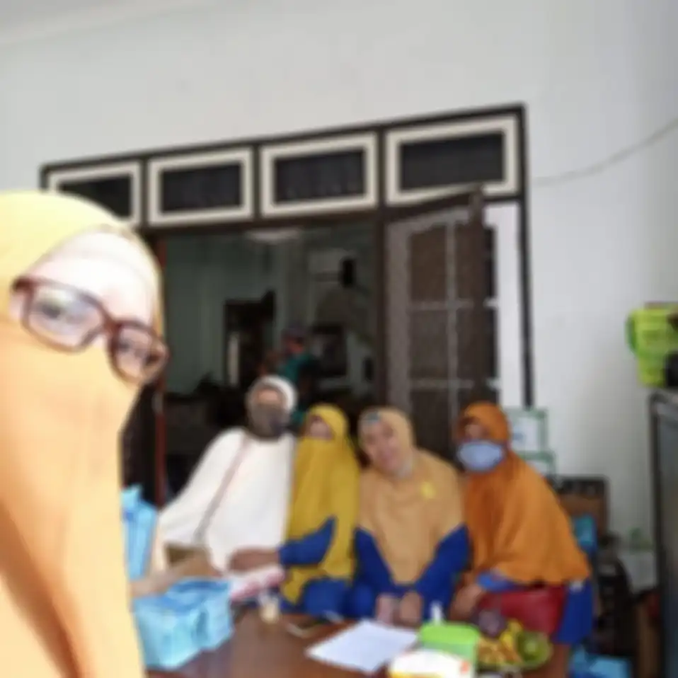Foto wanita berhijab yang ngotot laporkan Lesti Kejora dan Rizky Billar ke polisi muncul di media sosial. 