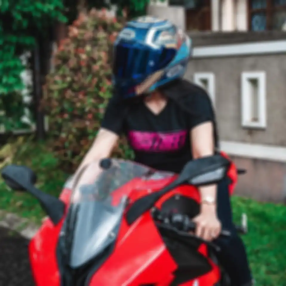 Mantan istri Doni Salmanan Gigi Ruwanita ternyata paling senang foto di atas barang mewah ini. Sosoknya jadi sorotan.