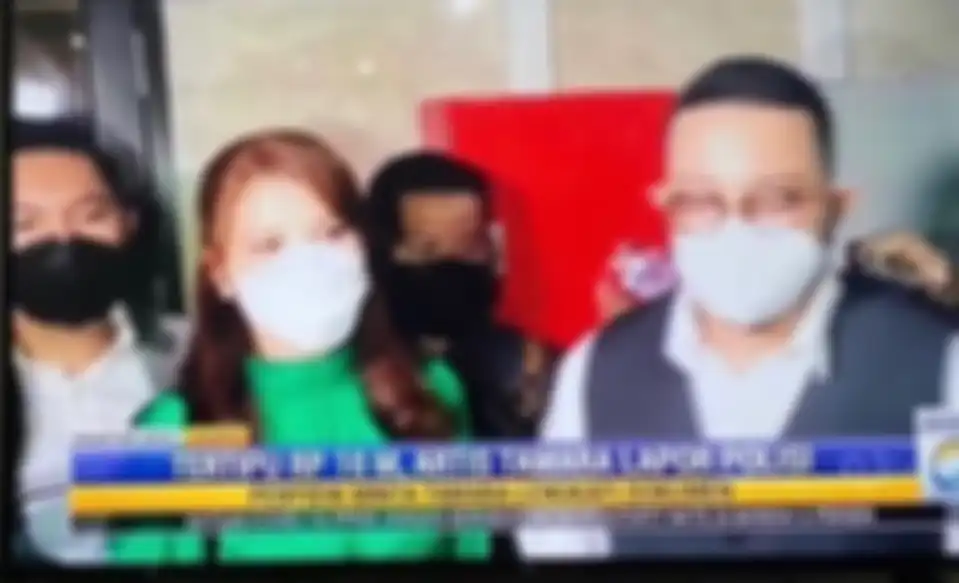 Kekecewaan Tamara Bleszynski lantaran laporan dugaan penipuan belasan miliar rupiah ditolak polisi dia lampiaskan melalui deretan foto. 