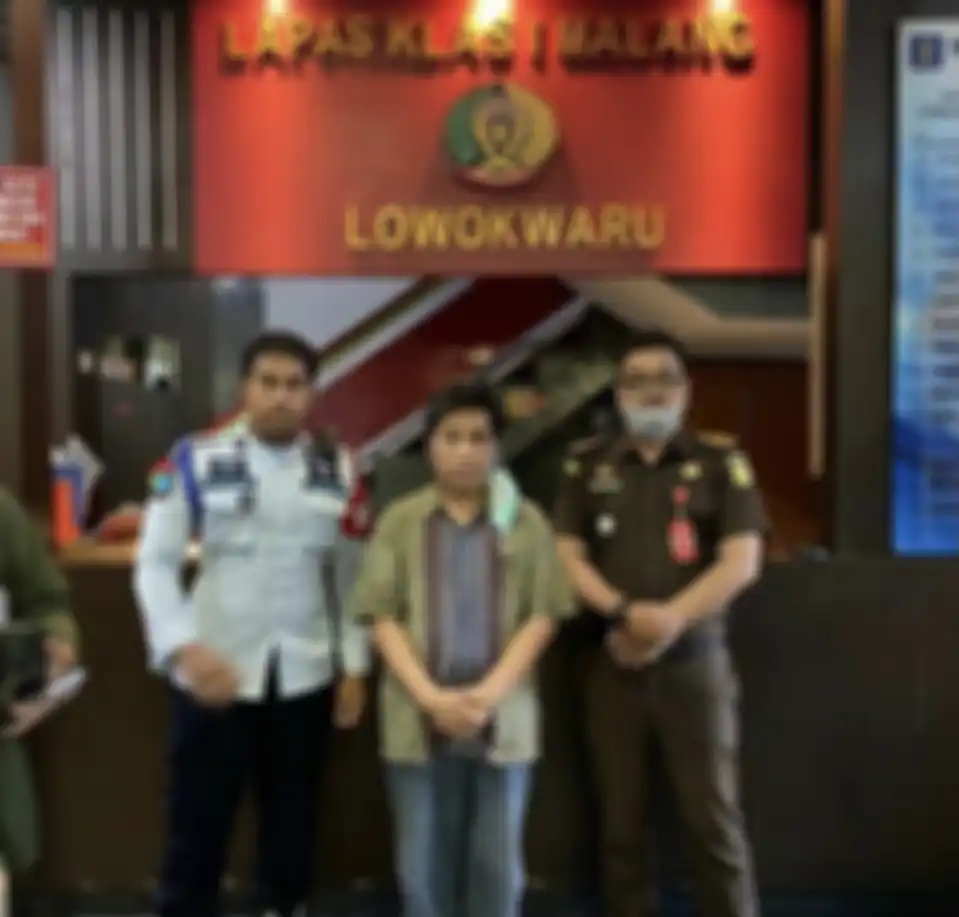 Karen Poore mengaku dapat serangan teror sebelum motivator Julianto Eka Putra dijebloskan ke bui. Ternyata begini penyebabnya.