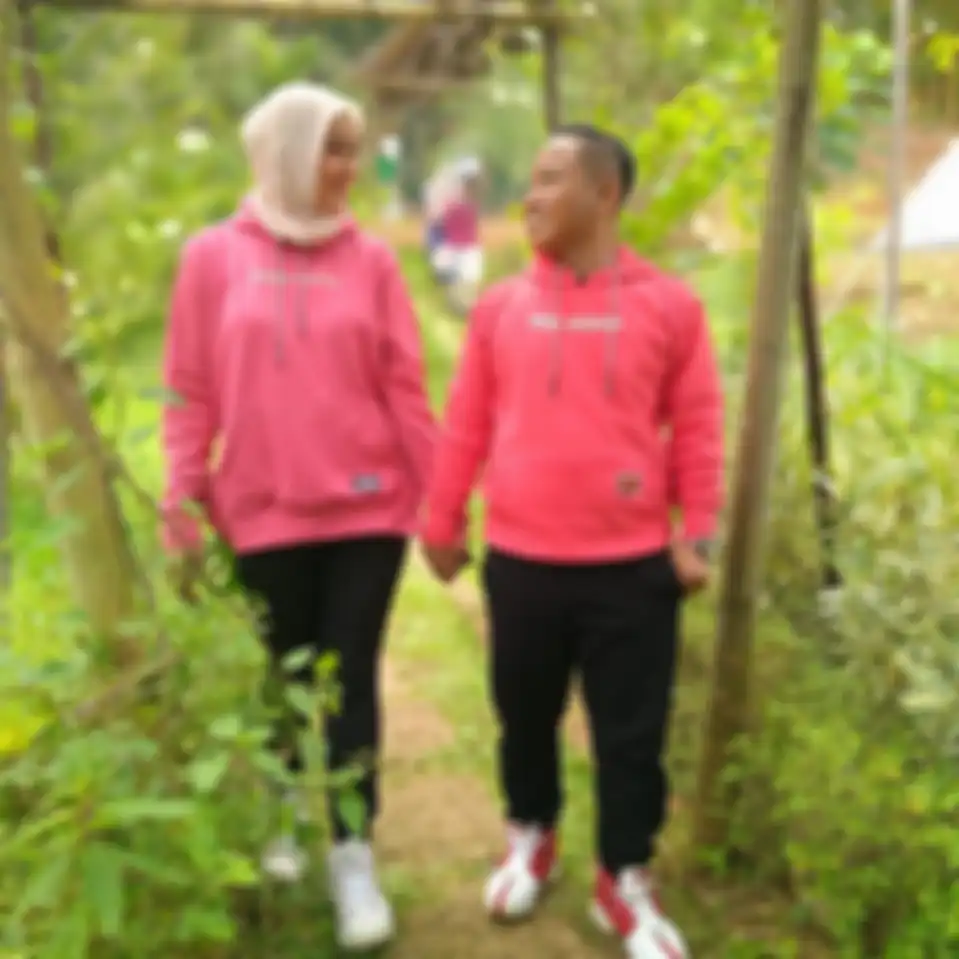 Narji Cagur mencuri perhatian lewat foto panen kebun miliknya di Pekalongan, Jawa Tengah.