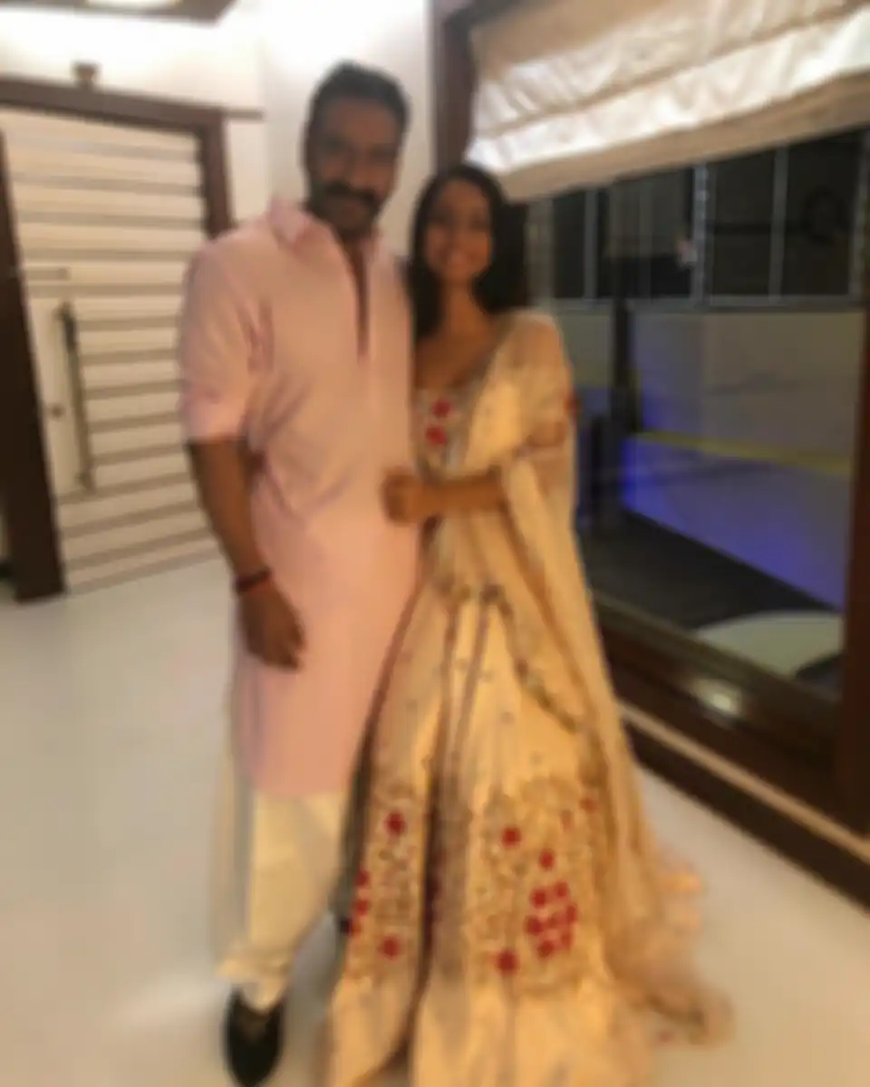 Putri Kajol, Nysa Devgan dan ayahnya, Ajay Devgan
