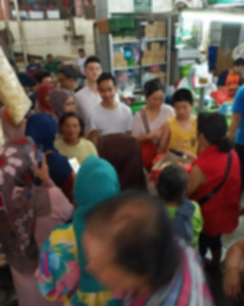 Gaya Gibran ketika blusukkan ke pasar