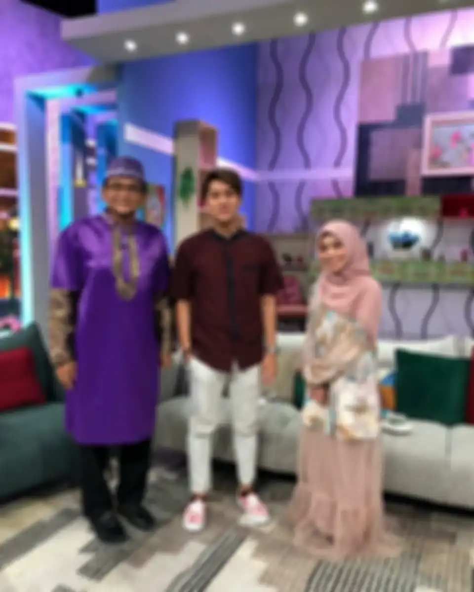 Kerap pmaer foto bareng di Instagram, rupanya dalam acara akad nika, Ustaz Subki melarang suami Lesti Kejora menyebut nominal mahar. 