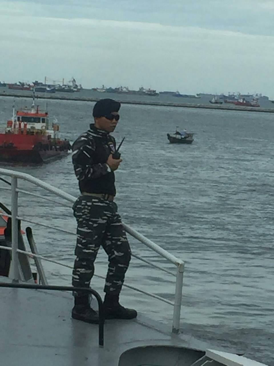Ibunda Judistira Eka Permady pilot pesawat TNI AL yang jatuh ternyata bawahan Mensos Risma. Dia bangga 2 kali foto di Istana Jokowi. 