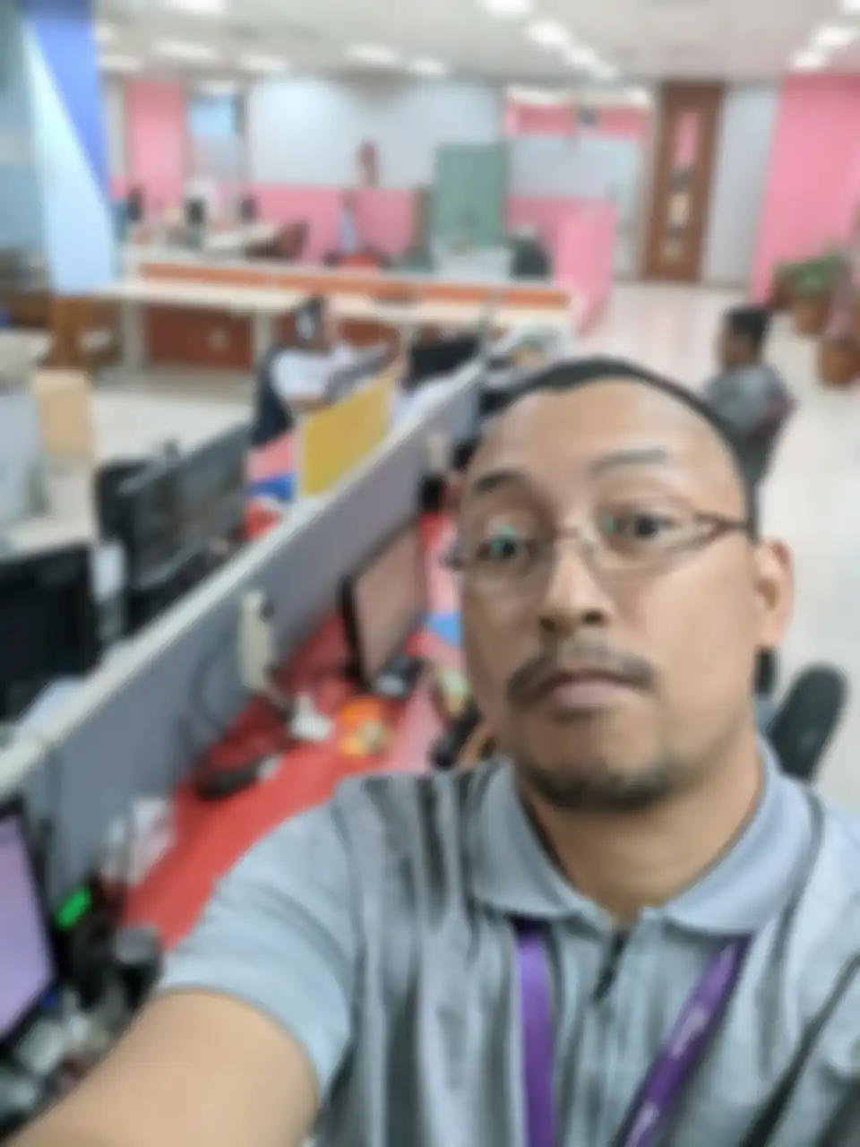 Pastikan jarak antara kamera dan obyek cukup, ini tantangan buat selfie