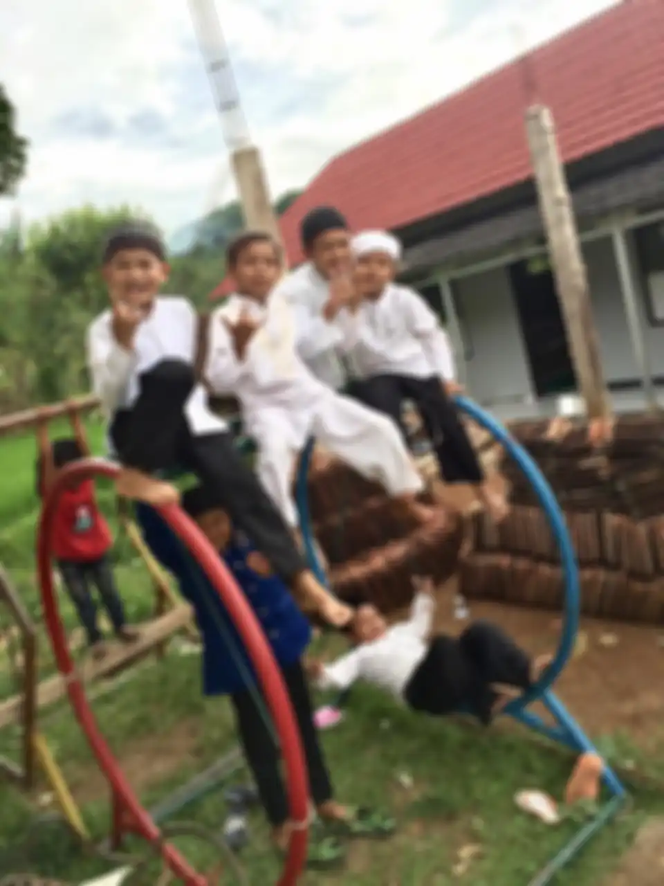 Siswa pun senang dengan kondisi sekolah yang sudah memadai untuk belajar