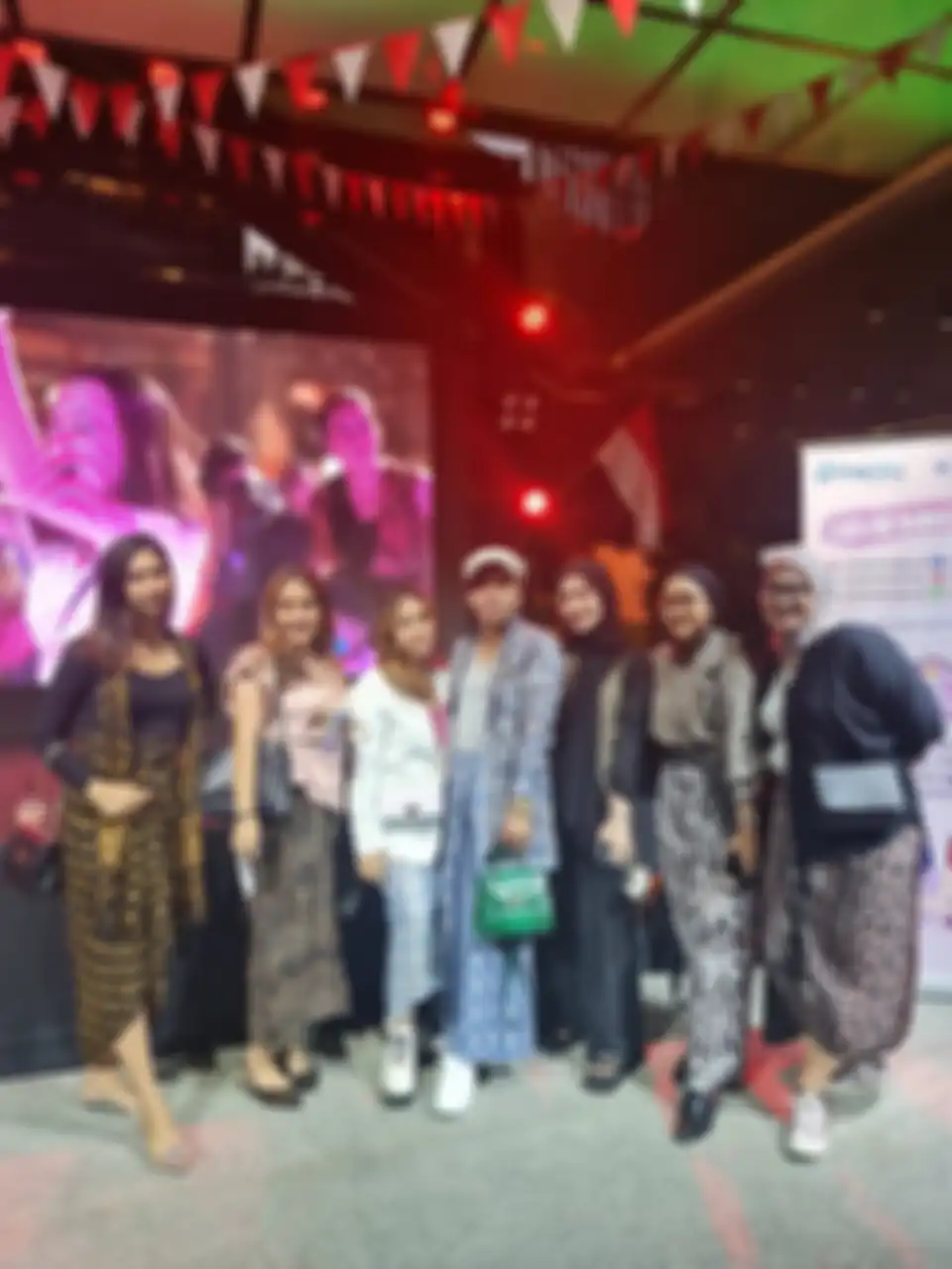 Tampilan fashion Berkain Millenial dan Gen Z saat Muda Jagantara