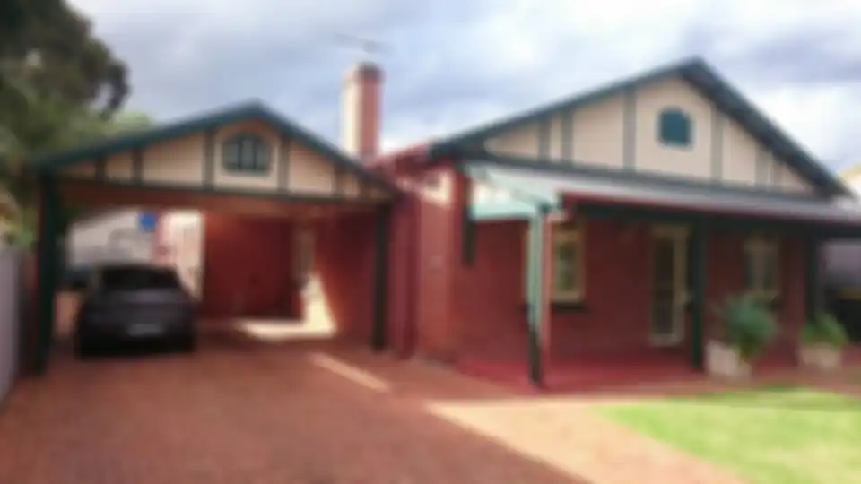 Carport Sesuai dengan Fasad