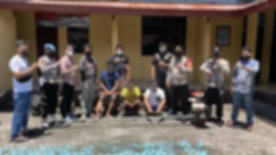 Foto tampang Kapolsek Parigi Iptu IGDN yang dicopot sengaja disebarkan di media sosial. Nomor telepon Kapolsek Parigi juga dicantumkan.