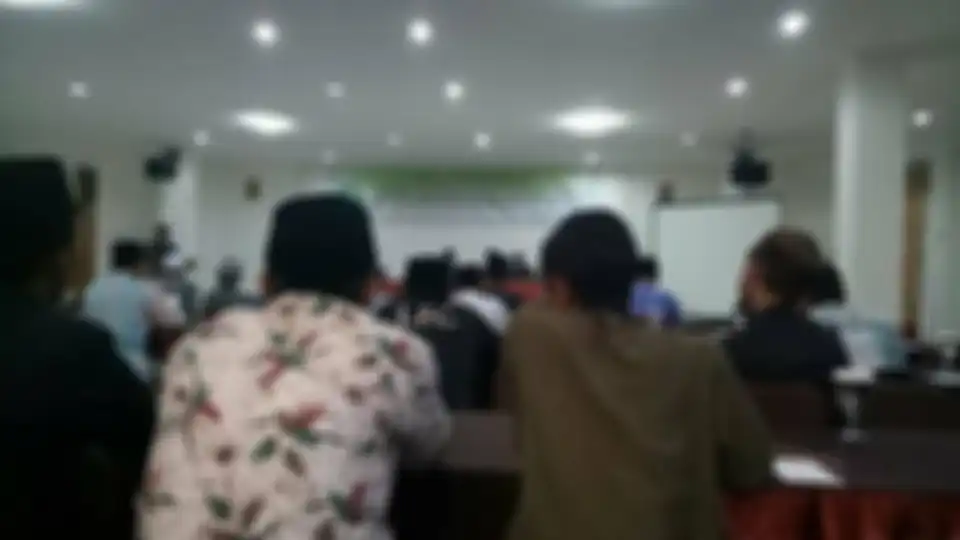 Apabila ditelusuri melalui akun media sosialnya, Herry Wirawan pernah mengunggah foto yang menunjukkan dia ikut kegiatan dana BOS PPS. 