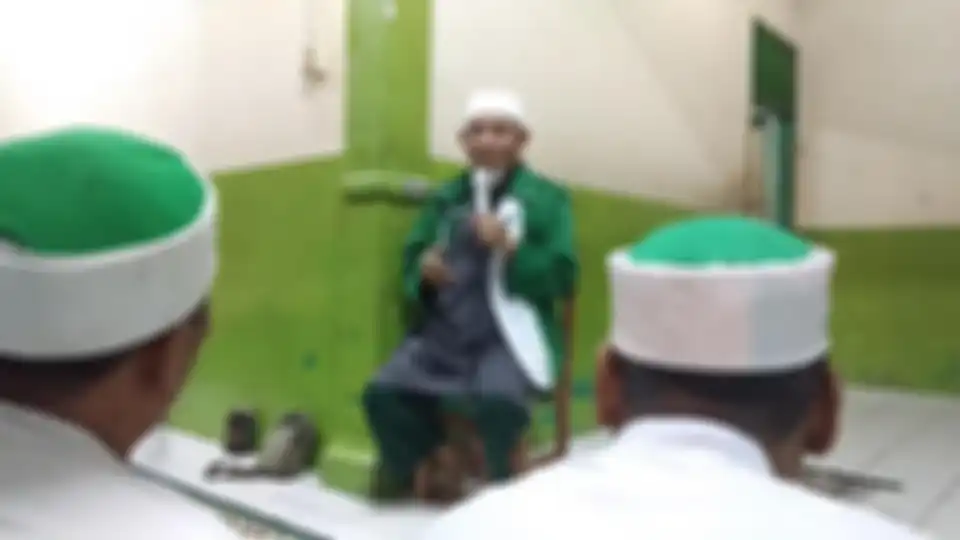 Pemimpin tertinggi Khilafatul Muslimin punya dendam gegara anaknya jadi korban pembantaian TNI di Lampung. Pantas ngotot bikin negara sendiri.