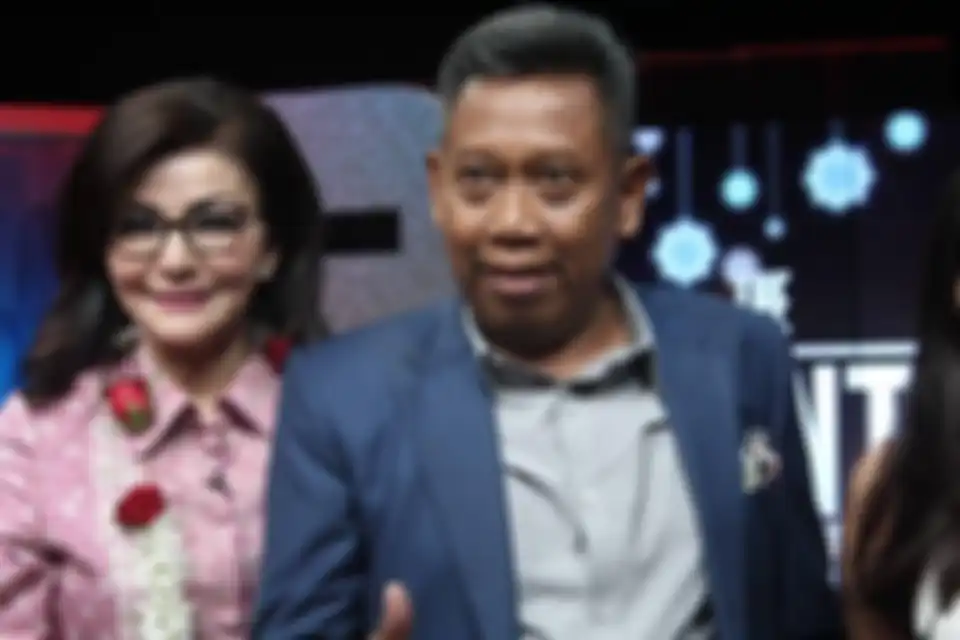 Foto Tukul Arwana yang terbaring lemah dengan banyak selang beredar di media sosial. Anak sulung Tukul Arwana ungkap fakta sebenarnya.