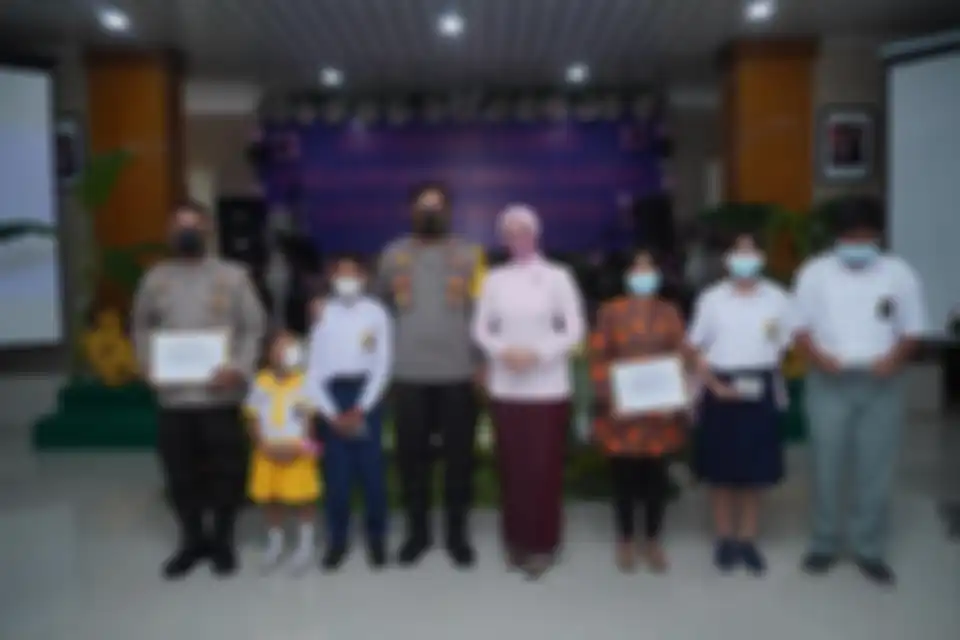 Foto Kapolres Tebing Tinggi yang mudah dijumpai di media sosial itu akhirnya menjadi sorotan gegara kelakuan istrinya pamer duit di TikTok.