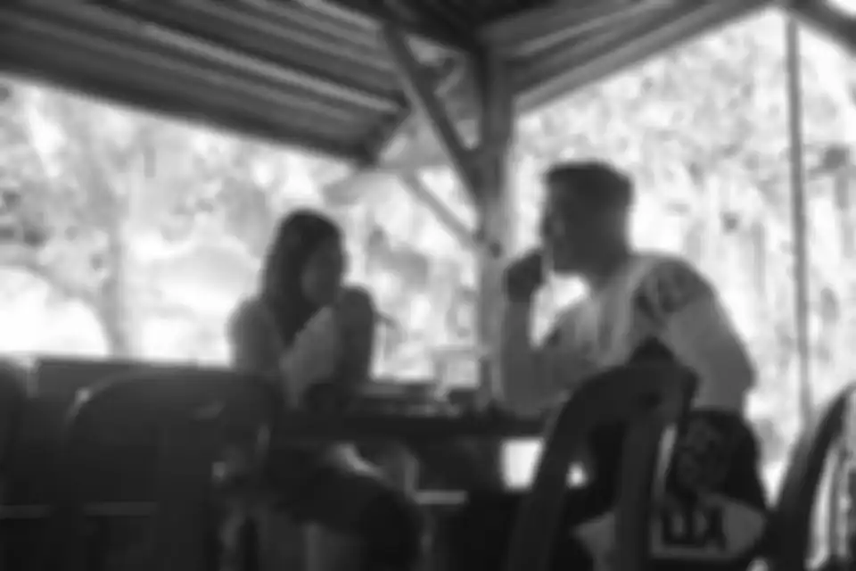 Foto Kapolres Tebing Tebing pamitan ke warga membuat sedih netizen. Beberapa netizen mengunggah emotikon menangis.