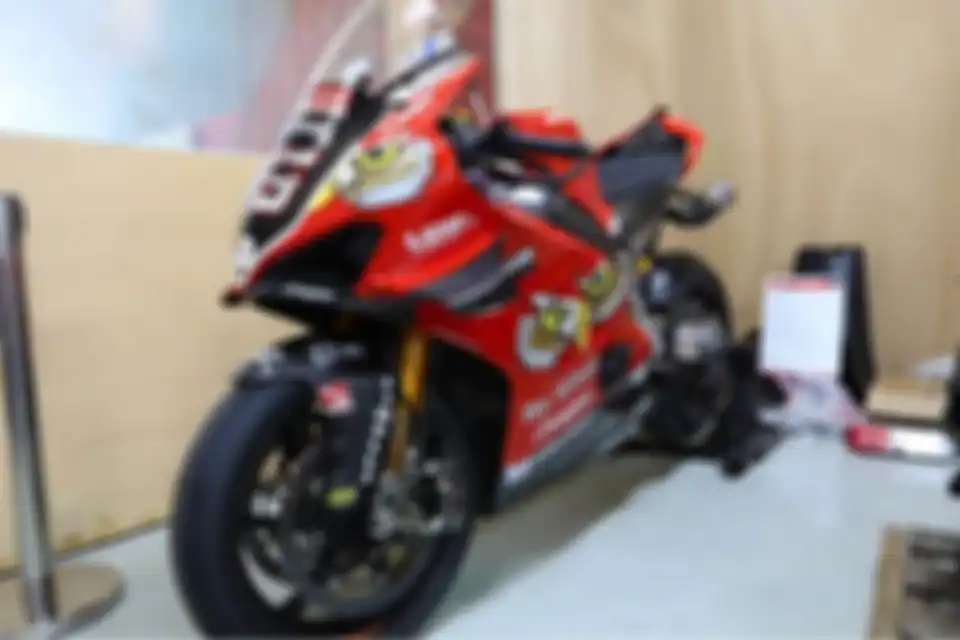 Motor Ducati Panigale V4R spek balap.