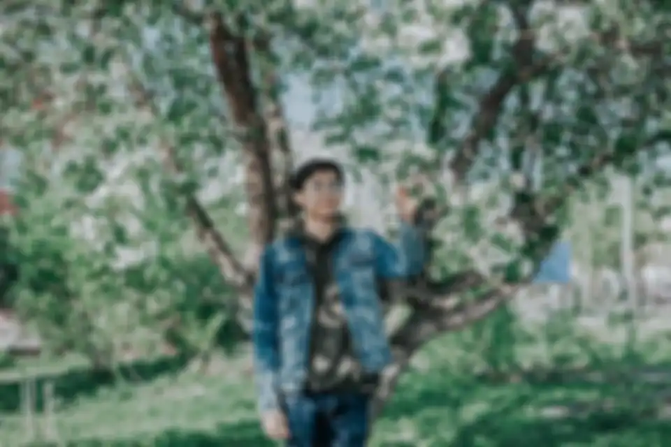 Youtuber Turah Parthayana mengunggat istrinya membawa kabur uang Rp 430 juta. Ternyata Turah dapat sanksi begini gegara lecehkan mahasiswi.