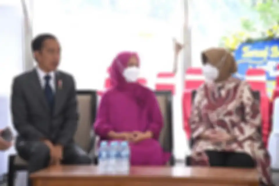 Mendiang Tjahjo Kumolo sempat mengeluhkan karier istrinya menjadi PNS sudah mentok gegara ini. Foto sosoknya ditangisi.