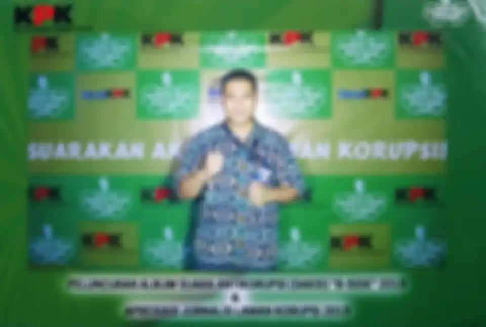 Dari akun Facebook miliknya, mantan satpam KPK Iwan Ismail ternyata anggota gerakan pemuda yang terlibat misi pengamanan. Ini foto tampangnya.