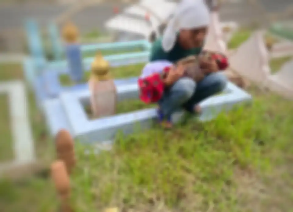 Jasad bayi pria miskin di Malaysia akhirnya bisa dimakamkan.