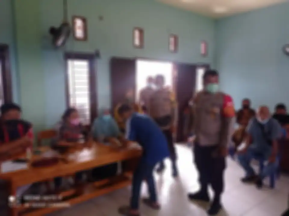 Foto tampang Kapolsek Parigi Iptu IDGN banyak dicari netizen di media sosial usai kabar pencopotan jabatan oknum polisi ini diliput berbagai media.
