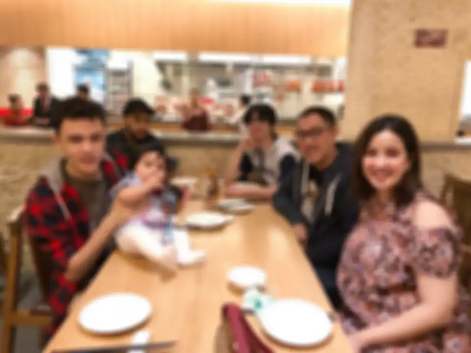 Makan malam sebelum melepas Shawn Adrian kuliah di Kanada.