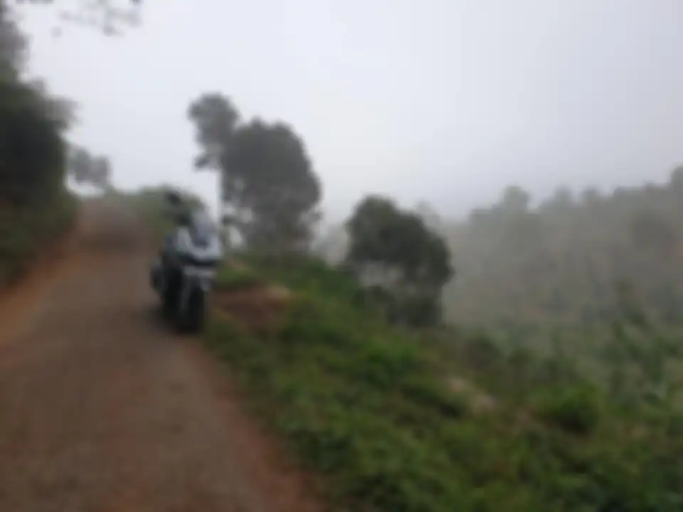 Melewati jalur tanjakan