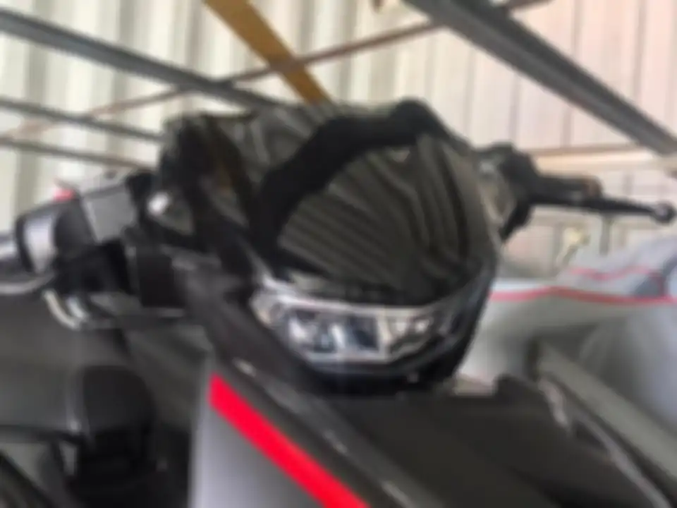 Lampu depan Yamaha Exciter RC 2020 saudara MX King di Vietnam