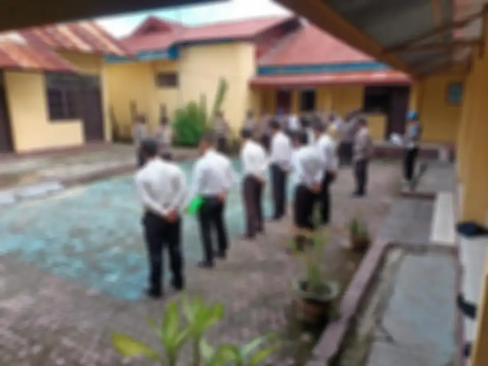 Foto tampang Kapolsek Parigi Iptu IDGN banyak dicari netizen di media sosial usai kabar pencopotan jabatan oknum polisi ini diliput berbagai media.