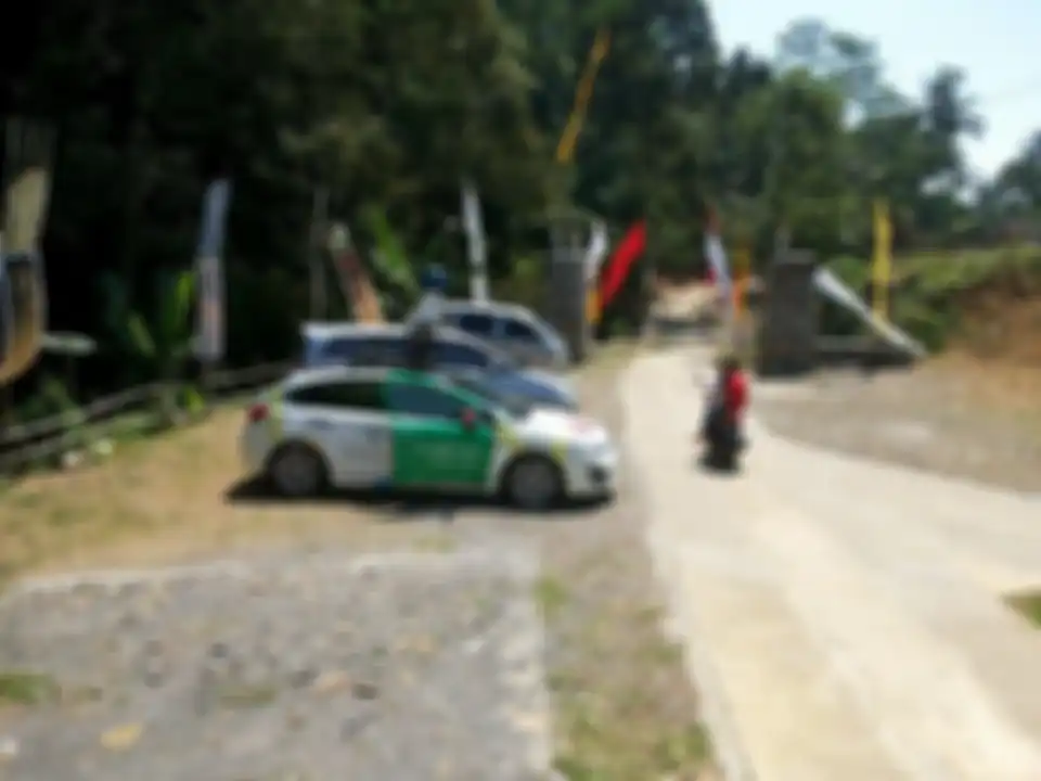 Khairul Anam secara blak-blakan keberatan foto kompleks rumahnya nongol di Google Street View. Dia menyebut Google telah melanggar hak privasi.
