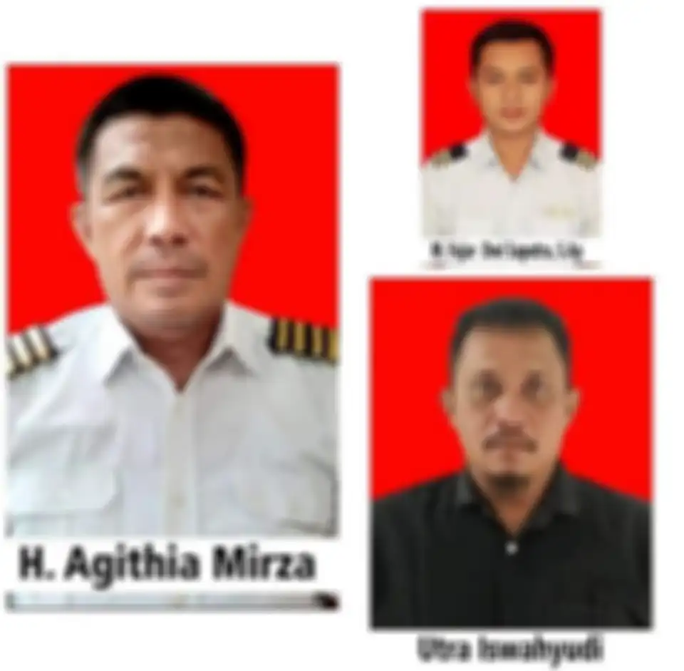 Proses evakuasi tampak didominasi oleh warga lokal. Orang gunung ramai-ramai evakuasi pesawat Rimbun Air yang hancur di belantara Papua.