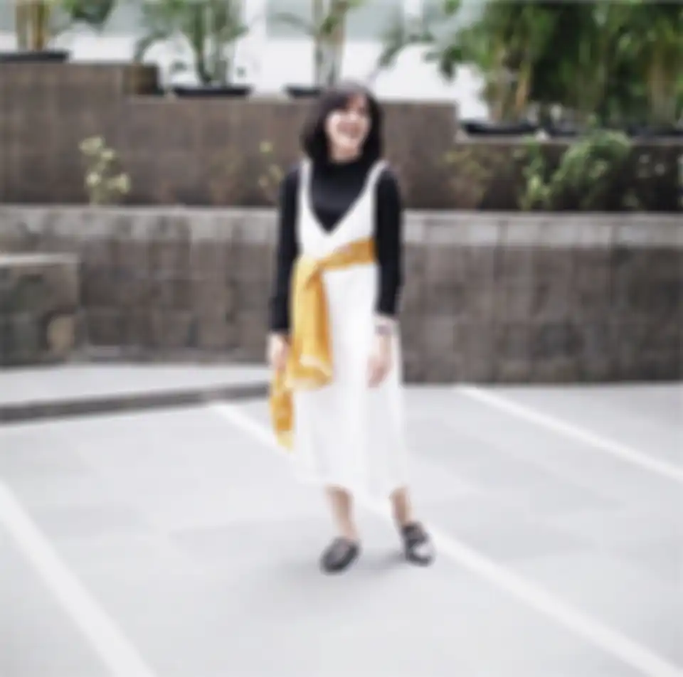 Gaya kasual Ify Alyssa dengan 1 model loafers
