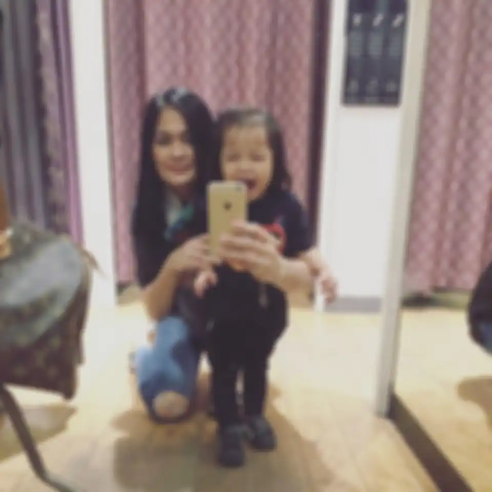 Donna Harun dan cucunya