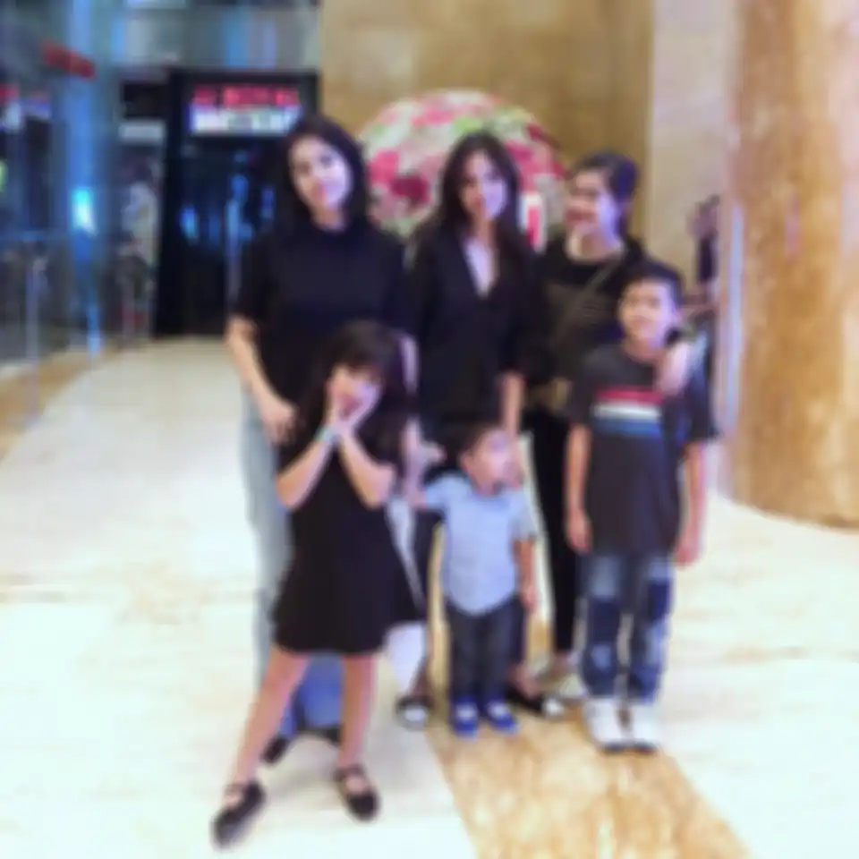 kekompakan Nia Ramadhani dengan sang kakak saat play date bersama