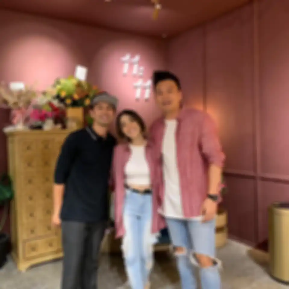 Tampilan kompak Gisella Anastasia dan Saputra Wijaya atau Wijin dengan baju couple di unggahan instagram Raffi Ahmad