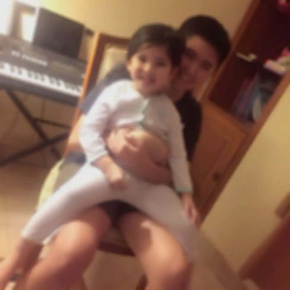Kedekatan anak Olla Ramlan, Sean Mikael dengan adik sambungnya, Alessa.