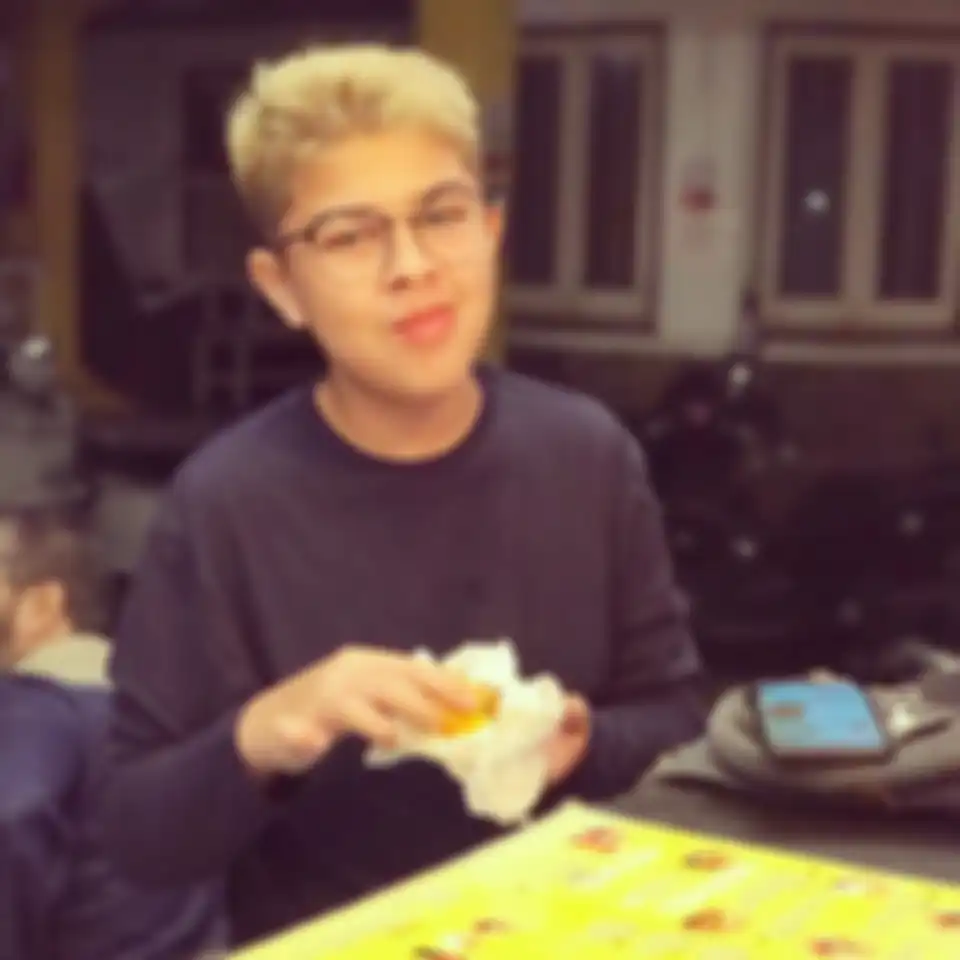 Baim sempat cat warna rambut jadi pirang  