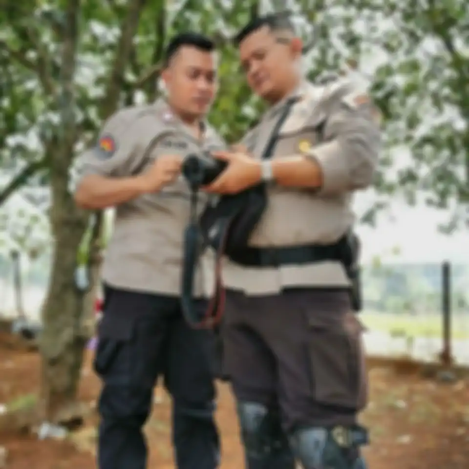 Video viral Aipda Ambarita memeriksa handphone warga saat patroli berbuntut panjang. Aipda Ambarita kini terancam sanksi dari Polri.