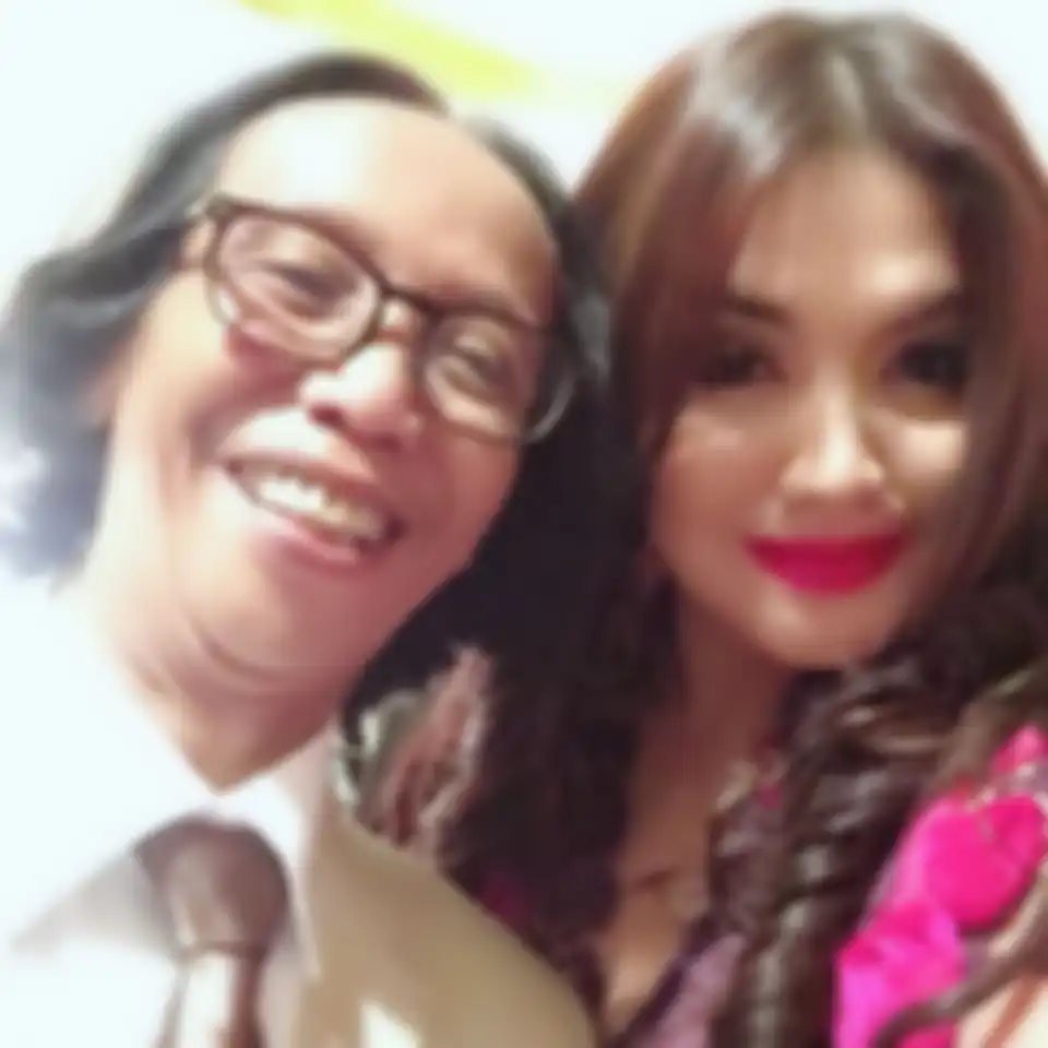 Foto kekasih Rano Karno sudah bikin baper netzien. Berembus kabar yang menyebutkan  pemain Si Doel telah menikah dengan mantan menteri Jokowi.