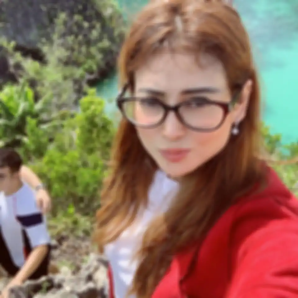 Novi Amelia sempat bikin heboh gegara foto dirinya nyaris tanpa busana saat diperiksa di kantor polisi beredar di media sosial.
