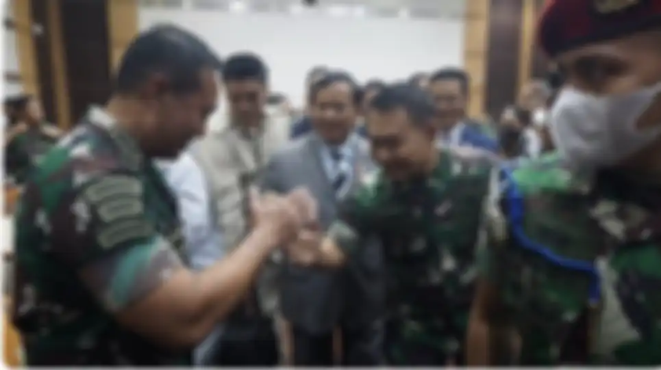 Ini penyebab Effendi Simbolon gagal menjadi saksi momen foto bareng Jenderal Dudung dan Panglima TNI Jenderal Andika di DPR. 