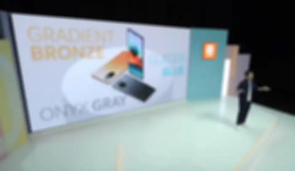 Varian warna Xiaomi Redmi Note 10 Pro yang terdiri dari Gradient Bronze, Glacier Blue, dan Onyx Gray.