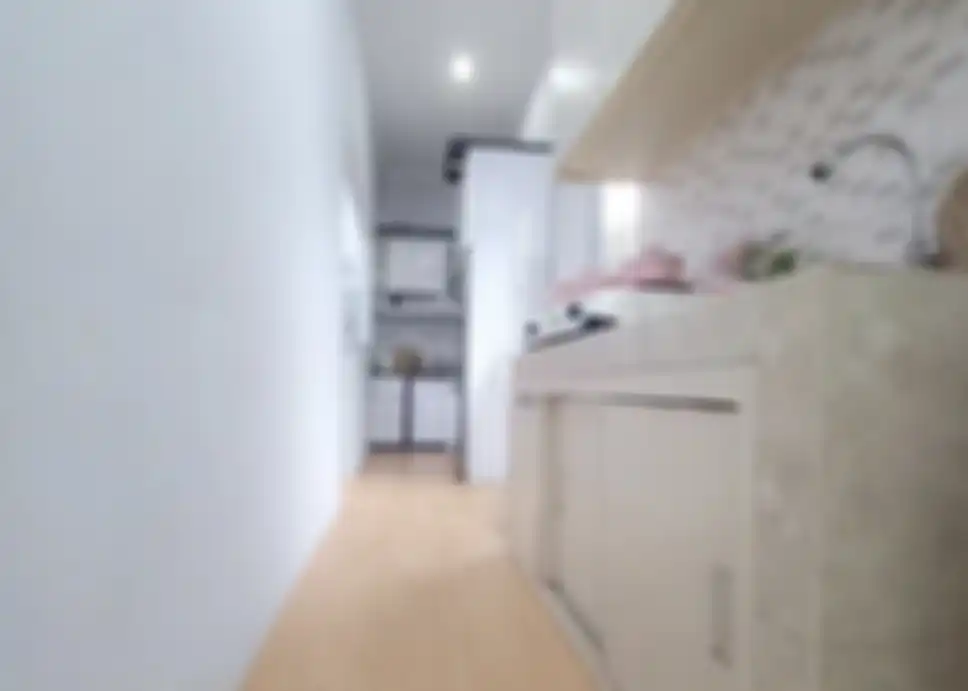 Desain meja dapur cor lurus mampu mengubah tampilan area memasak menjadi tampak aesthetic. Begini foto aplikasinya. 