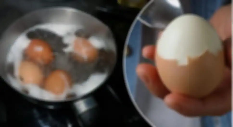 Trik merebus telur dengan menambahkan bahan dapur.