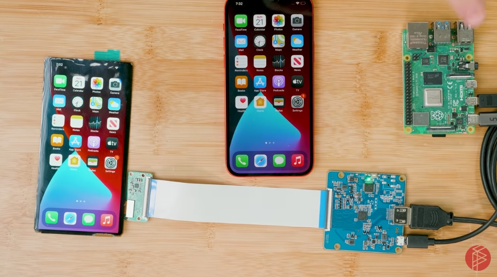 Layar fleksibel yang digunakna untuk eksperimen iPhone lipat.