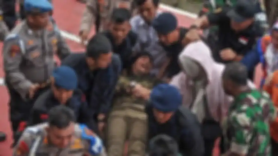 Anggota rombongan Kapolda Jambi yang berhasil dievakuasi. Para korban mampu. bertahan di hutan Kerinci.