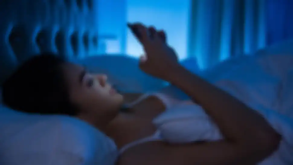  Membiasakan diri  mematikan peralatan elektronik apapun, 2 jam sebelum tidur agar terhindar dari radiasi elektronik. 