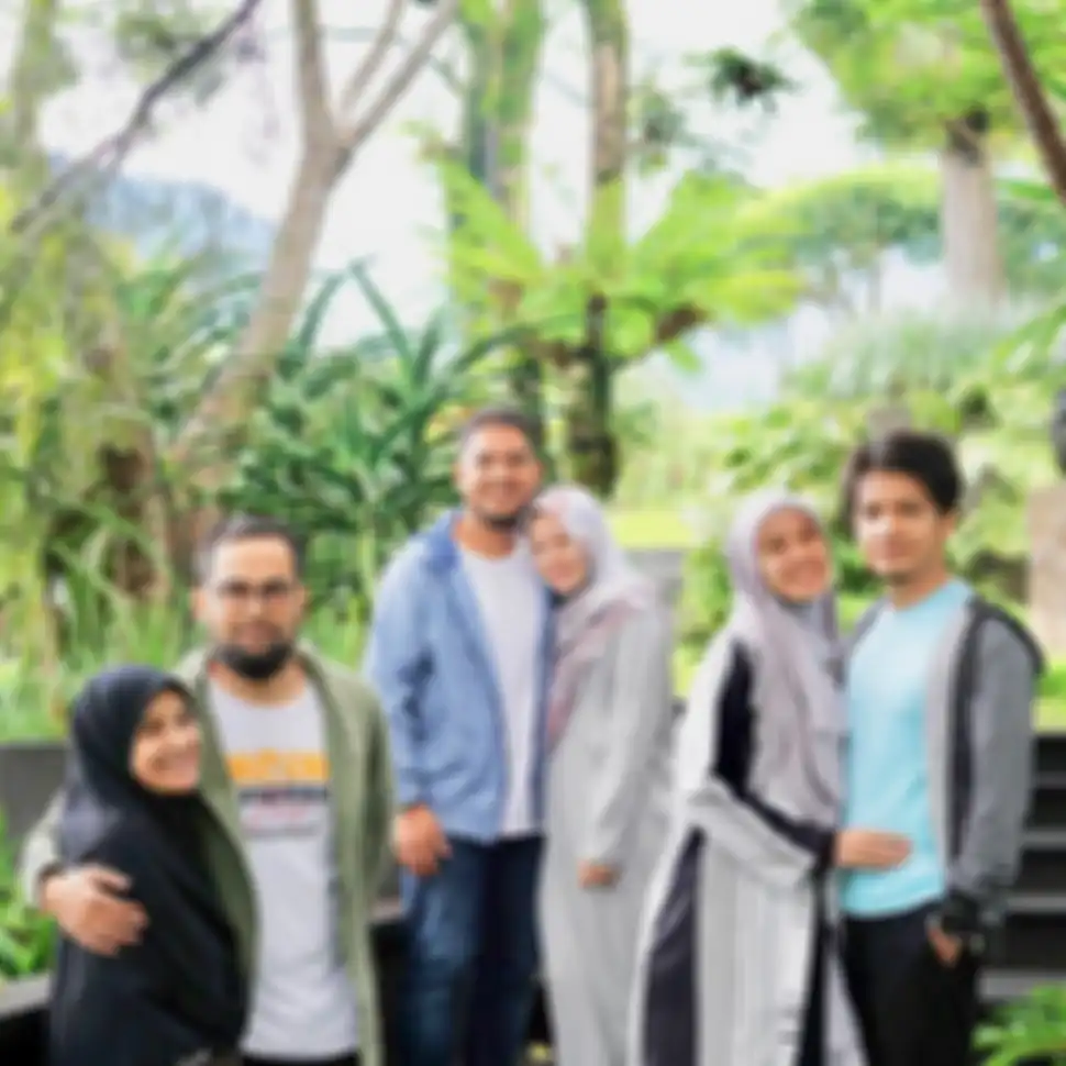 Dewi Sandra melakukan triple date