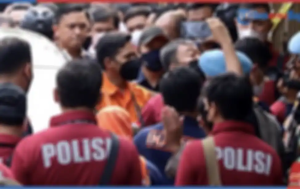 Pengakuan Bharada E soal aksi Ferdy Sambo di TKP terbukti jujur. Dia menembak Brigadir J dengan mata terpejam. Foto sosoknya dapat dukungan.